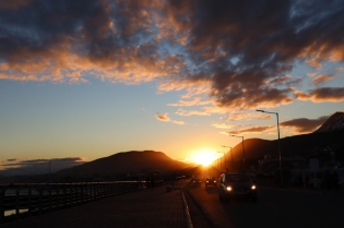 20:20 hs. El sol se esconde detrÃ¡s del monte Susana