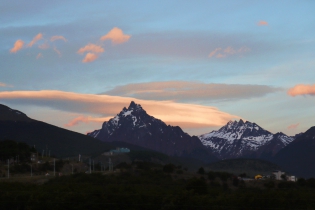 20:54 hs. Pinceladas en el cielo del atardecer