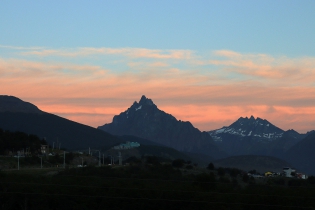 22:04 hs. las diez de la noche en Ushuaia