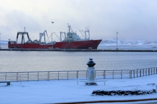 09:51 hs. la nieve es empujada por el viento del Oeste