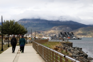 16:29 hs. Paseando por la costa de Ushuaia