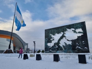 14:35 hs. Día de la Bandera en Ushuaia