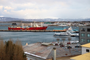 16:33 hs. Vista hacia el puerto de Ushuaia