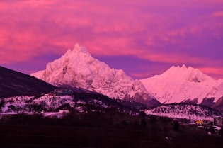 17:47 hs. Atardecer blanco sobre rojo