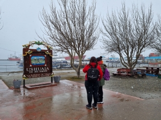 11:02 hs. La ciudad de Ushuaia y su bahía