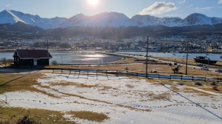 16:39 hs. nieve y sol en Ushuaia