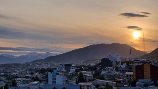 20:42 hs. Un cálido atardecer en el Fin del Mundo