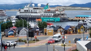 14:49 hs. El crucero Sylvia Earle desde la Avenida San Martín