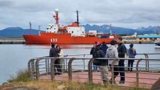 14:14 hs. El buque antártico español Hespérides recala en Ushuaia