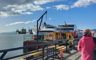 08:58 hs. a embarcar en el catamarán