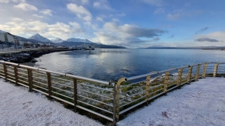 12:57 hs. el paseo costero y la bahía Ushuaia