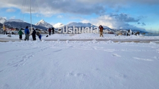 16:26 hs. el Fin del Mundo cubierto de nieve