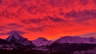 08:51 hs. un espectacular amanecer en Ushuaia