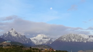 19:30 hs. Tarde de luna