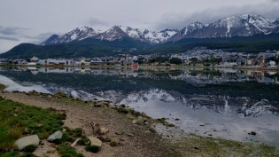 13:47 hs. la ciudad espejada en la bahía