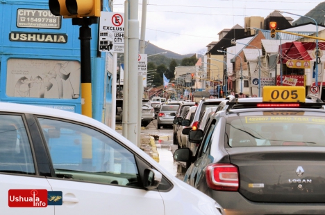 Largas colas para cargar combustible