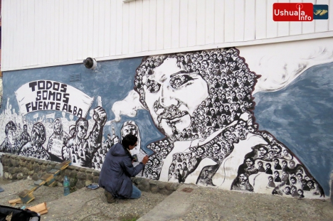 Realizaron un mural en homenaje al maestro Carlos Fuentealba