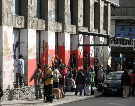 Street Art, música y estatuas vivientes coparon la Avenida San Martin