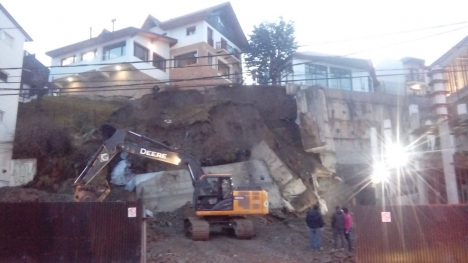 Se derrumbÃ³ un muro de contenciÃ³n en la obra del edificio del STJ