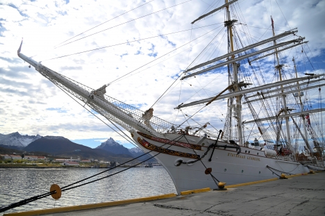 El velero noruego Statsraad Lehmkuhl arribó al puerto de Ushuaia
