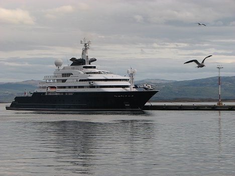 El yate Octopus del millonario Paul Allen en Ushuaia