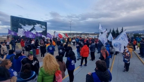 Repudian en Ushuaia la llegada de la militar estadounidense Richardson