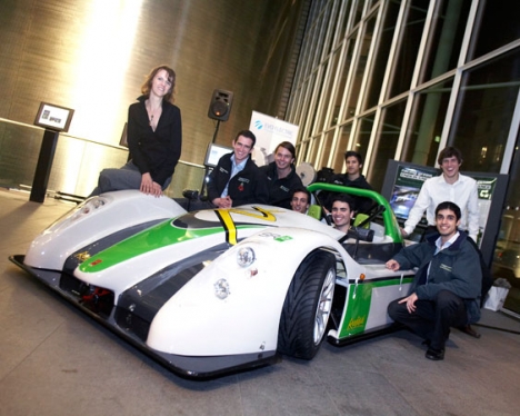 El auto eléctrico de la Racing Green Endurance llegó a Ushuaia