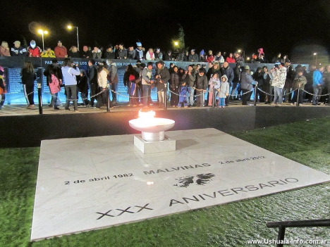 Fue inaugurado oficialmente el nuevo monumento en la Plaza Malvinas