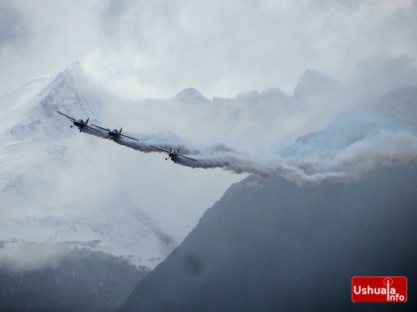 Impresionante acrobacia aérea sobre el cielo de Ushuaia